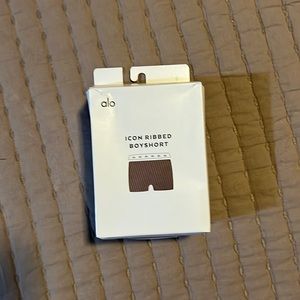 Alo YOGA Icon ribbed boyshort